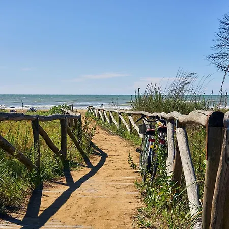 Sunny Garden Retreat Near The Sea Apartament Bibione