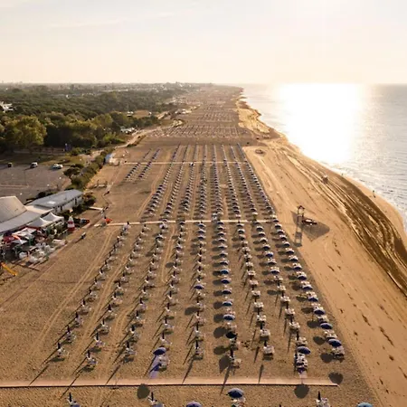 Sunny Garden Retreat Near The Sea شقة *