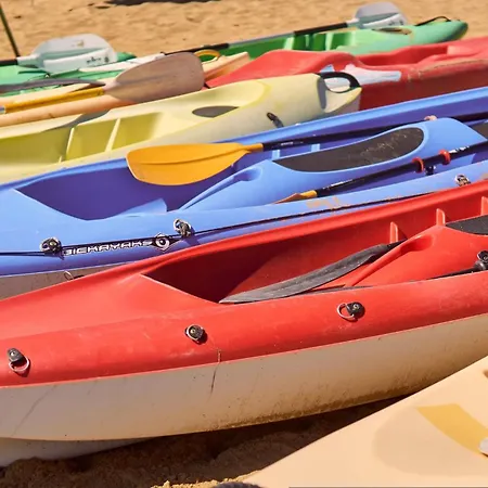 Sunny Garden Retreat Near The Sea شقة بيبيوني