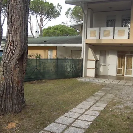 Sunny Garden Retreat Near The Sea Apartment