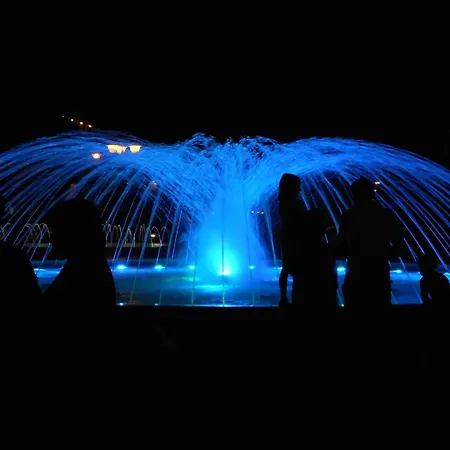 Sunny Garden Retreat Near The Sea شقة بيبيوني